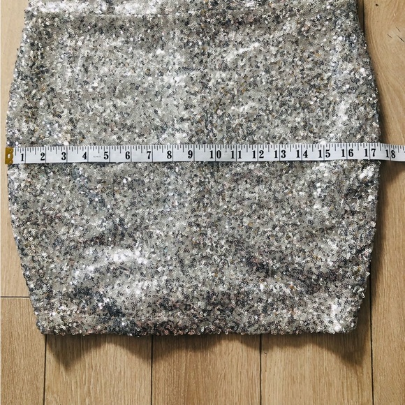 Revamped by Sirens Sequin Mini Skirt in Silver Size M - Picture 3 of 9